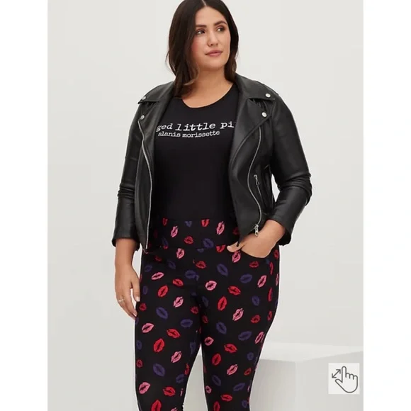 NWT TORRID Pocket Pixie Pant - Luxe Ponte Lips Black - Picture 3 of 8